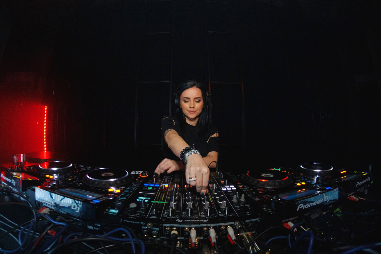 DJ Janika Tenn