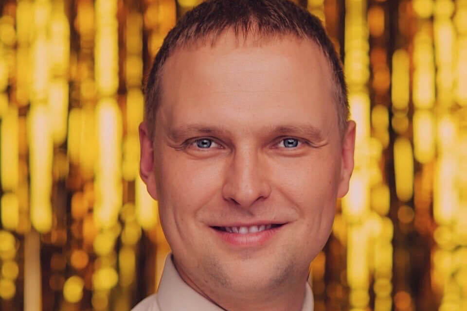 Õhtujuht ja pulmaisa Veigo Kaaret